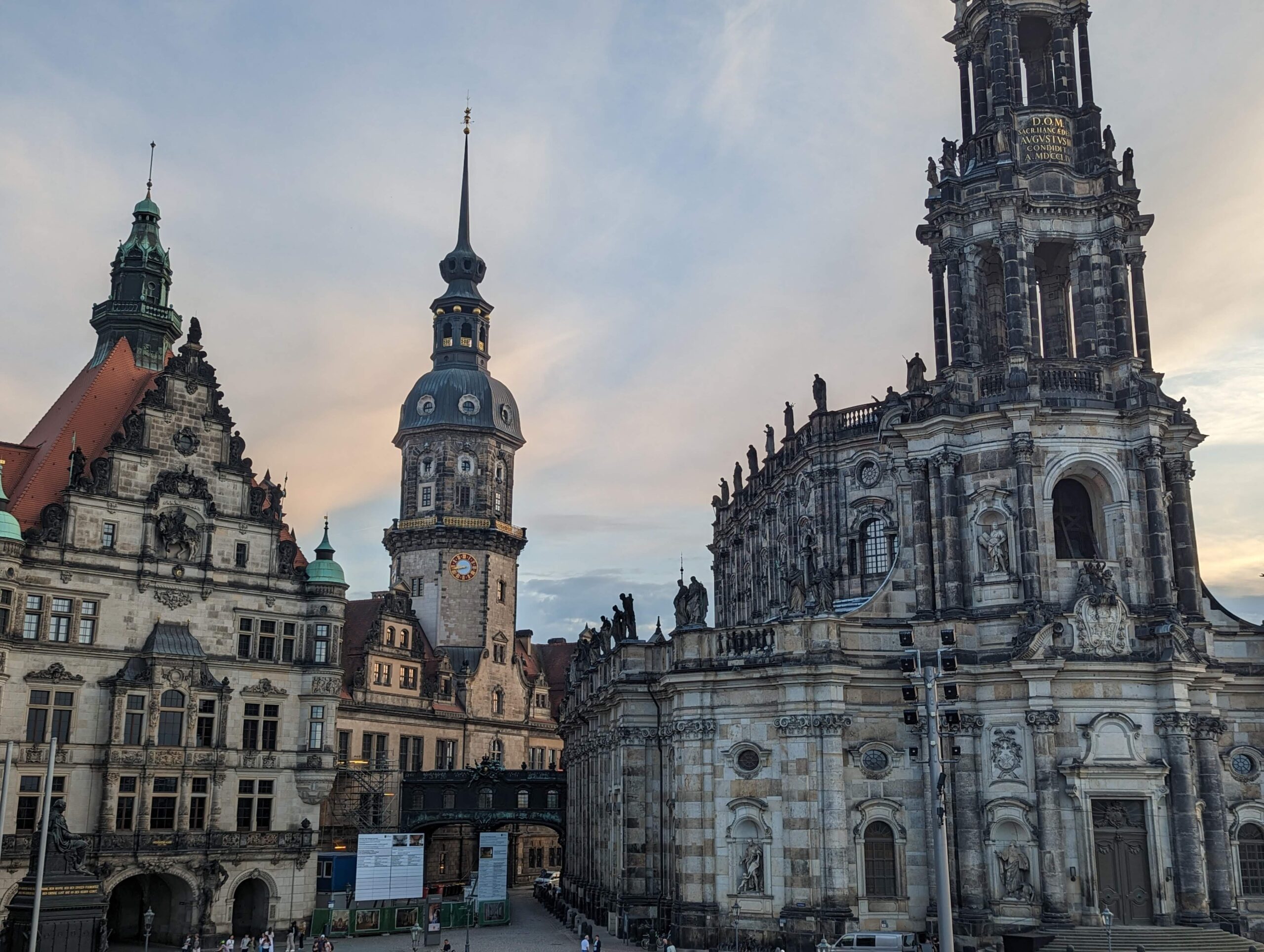 Staus, Schäden, Schulterschmerzen, Schlossplatz (in Dresden)