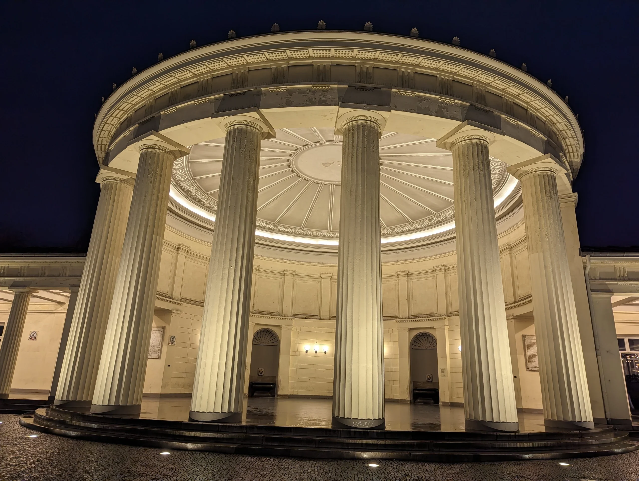 Wolfstor, Wasserbrunnen, Weltuntergang, Woll(lust)kauf, Wiederholungsessen, Wetterkapriolen, Wissensvermittlung