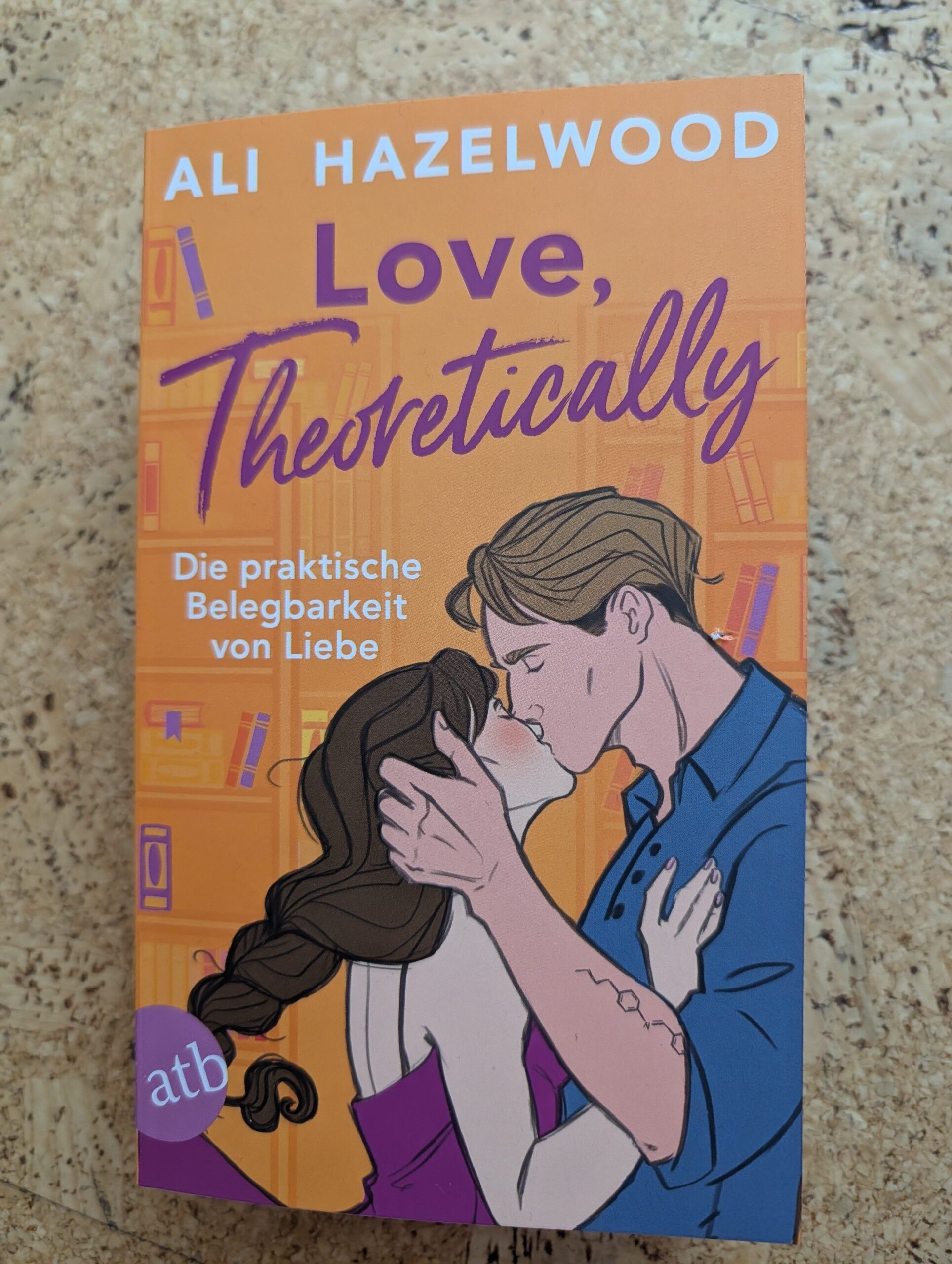 Love, theoretically von Ali Hazelwood aus dem atb-Verlag