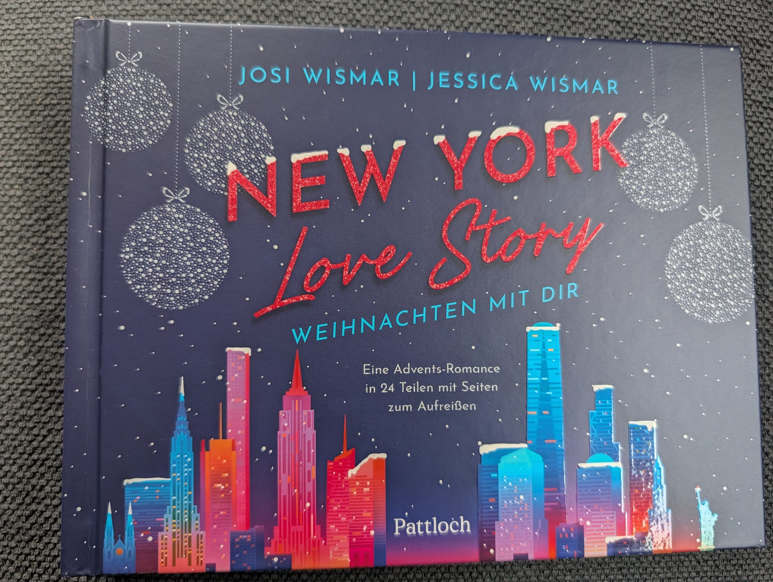 New York – Love Story -Weihnachten mir dir, eine Advents-Romance in 24 Teilen mit Seiten zum Aufreißen von J. und J. Wismar aus dem Pattloch-Verlag
