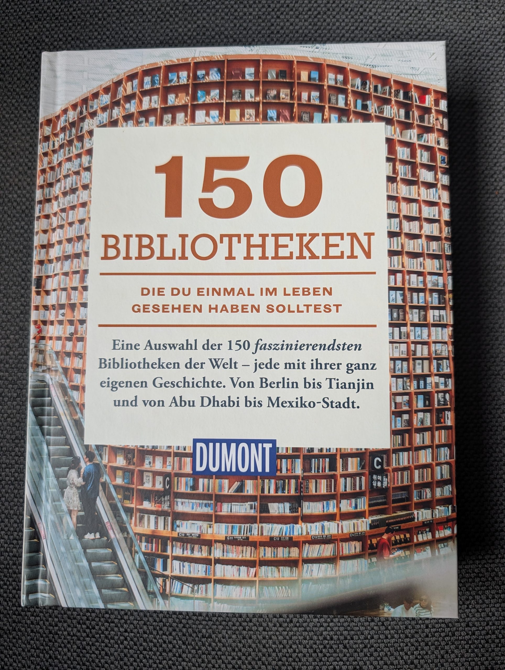 150 Bibliotheken, die du einmal im Leben gesehen haben solltest von Léa Teuscher aus dem DuMont-Verlag